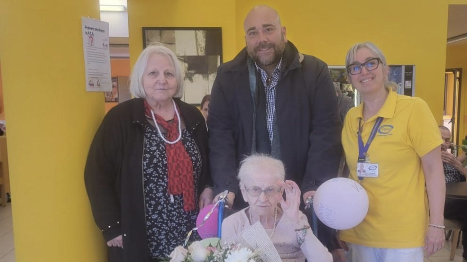 Novara, festeggiamenti per i 101 anni della signora Concetta